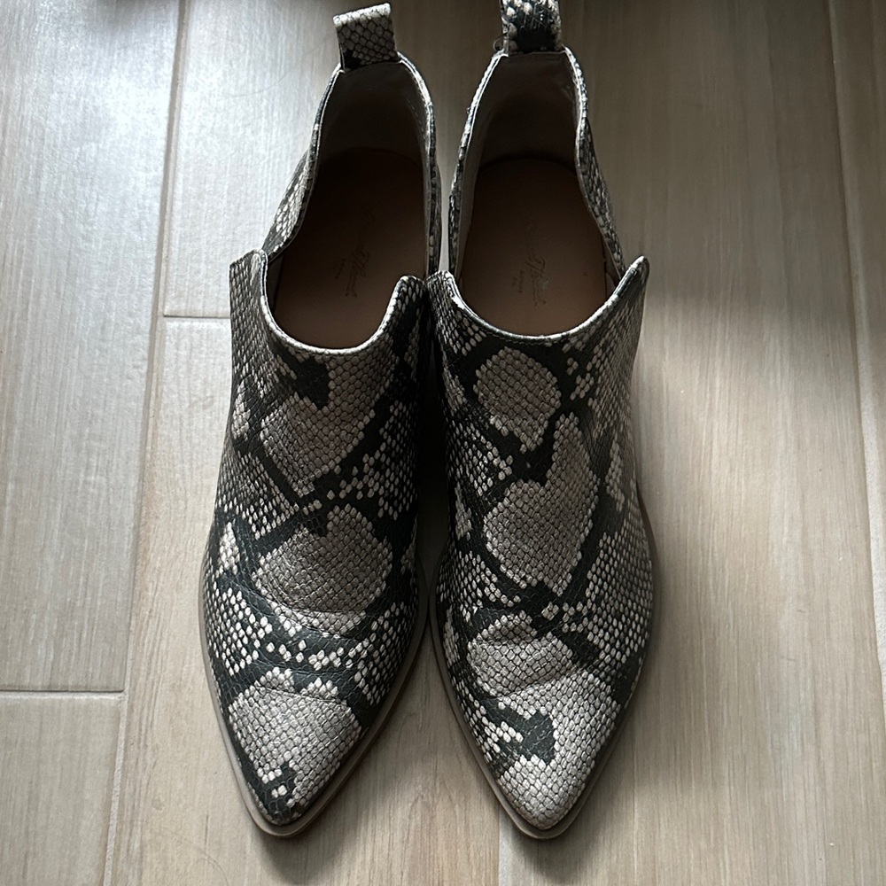 Universal Thread Snakeskin Ankle Booties Size 8 - Picture 1 of 6